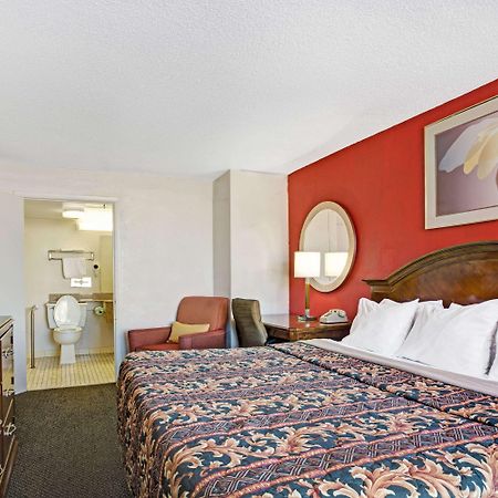 Days Inn By Wyndham Norfolk Military Circle Екстер'єр фото