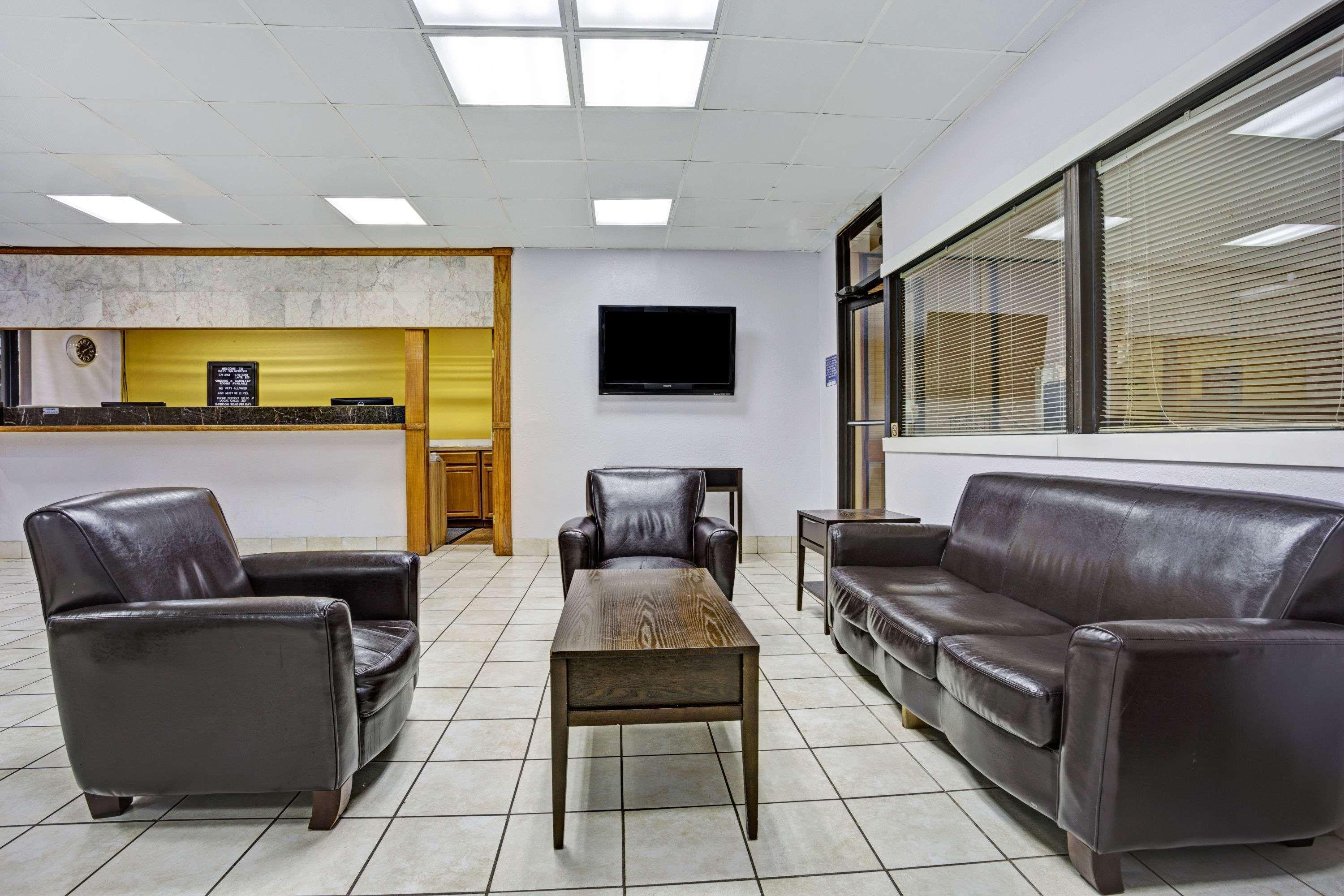 Days Inn By Wyndham Norfolk Military Circle Екстер'єр фото