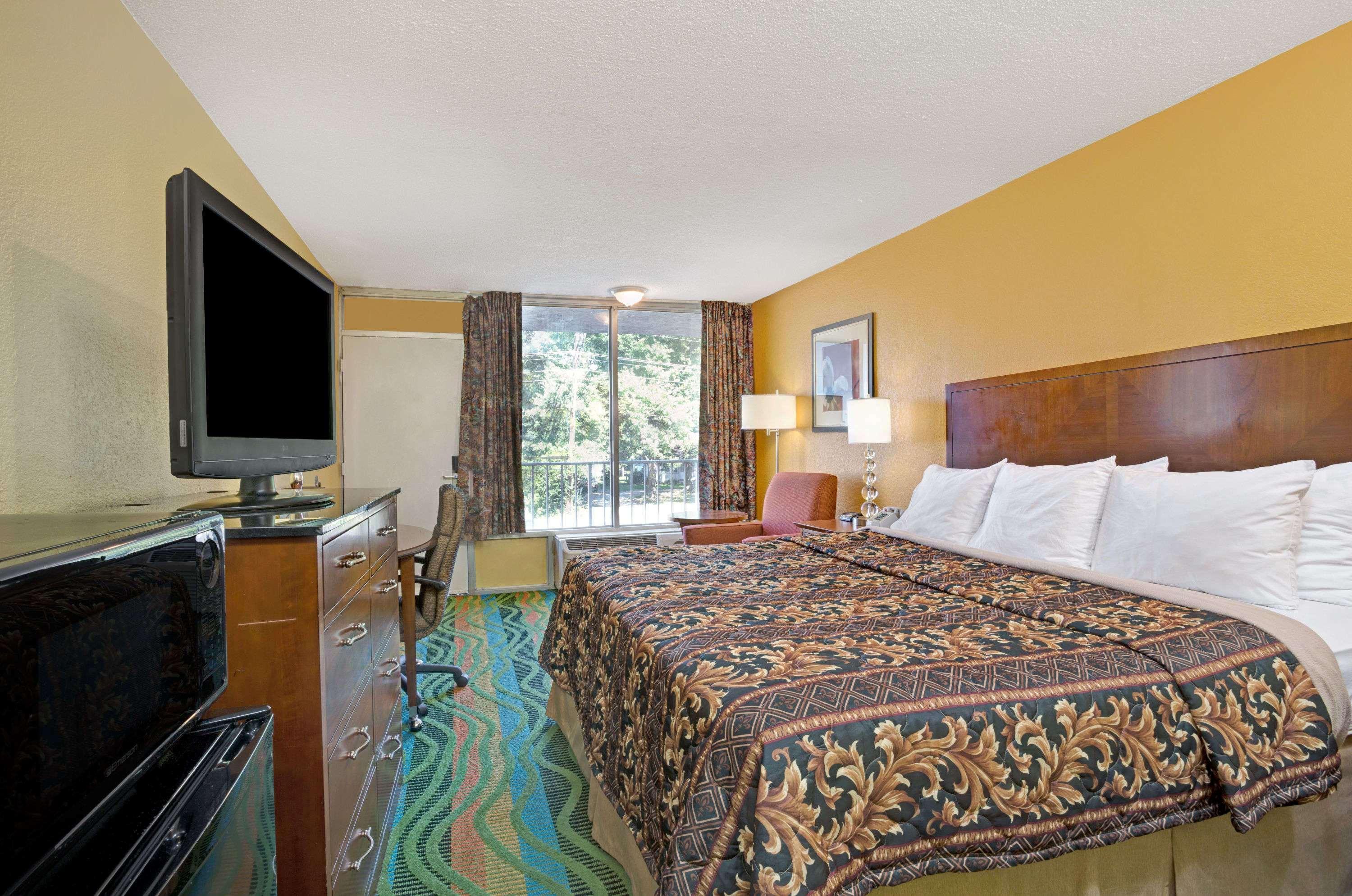 Days Inn By Wyndham Norfolk Military Circle Екстер'єр фото